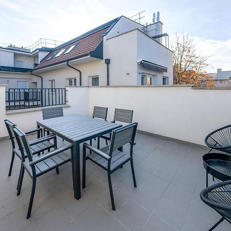 Lovag 12 Terrace Designer Home Budapest Bagian luar foto